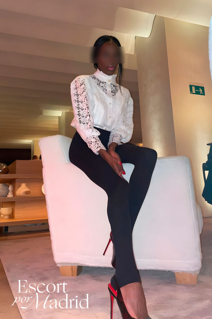 Escort lujo y modelo de raza negra muy elegante y de alto nivel. Teresa