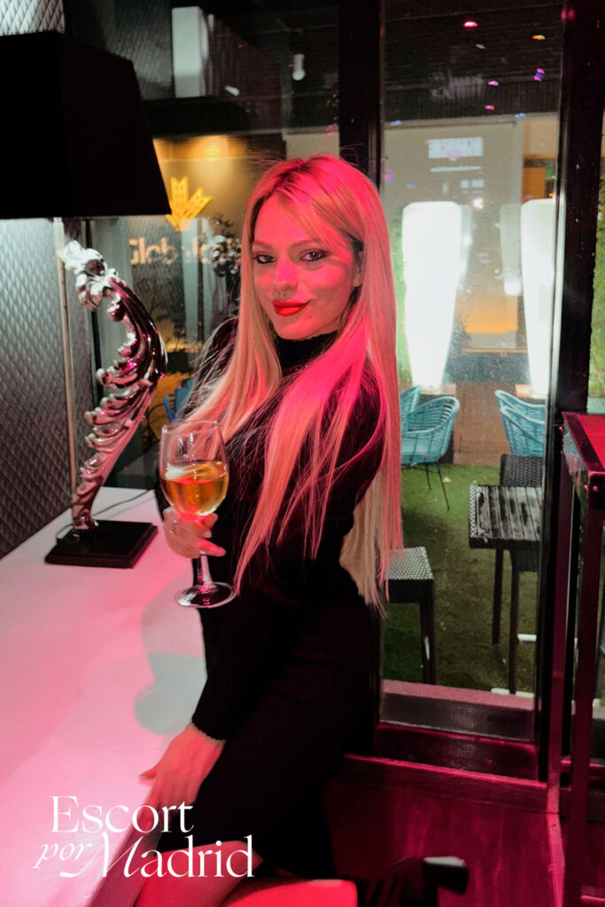 Escort lujo para hombres exigentes. Rubia preciosa. Emma nuevas fotos