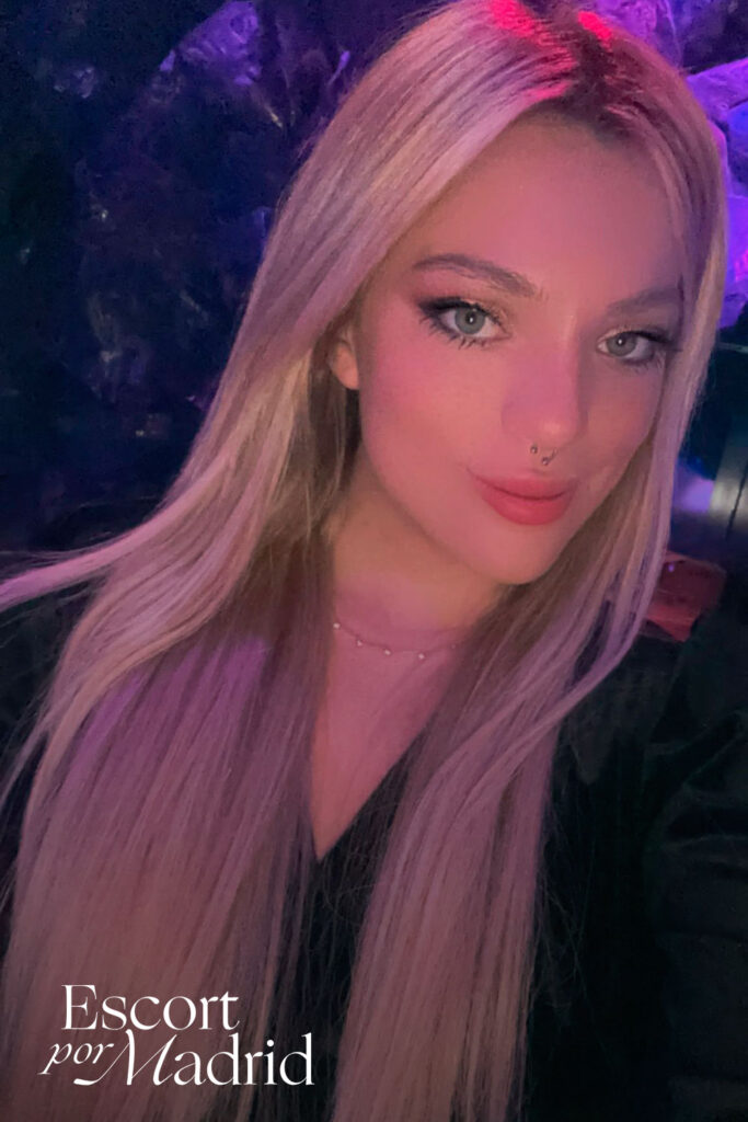 Argentina de lindos ojos azules. Emma nuevas fotos