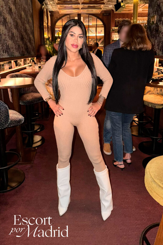 Escort lujo brasileña muy sexy con cuerpo fitness. Rafaela