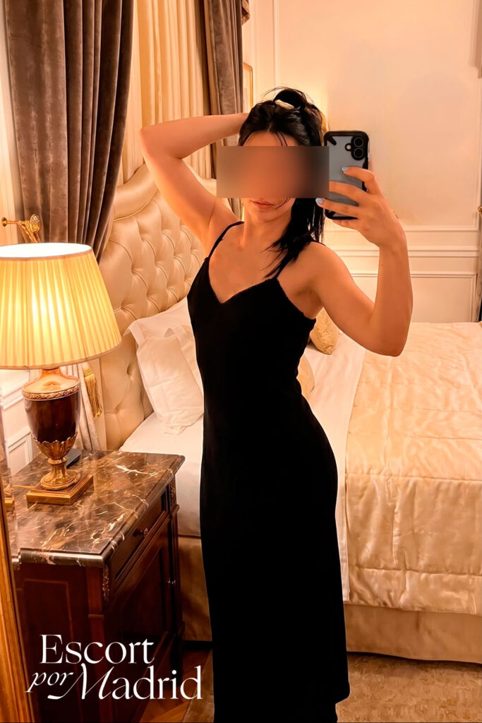 Escort madrileña de lujo con elegancia. Penélope