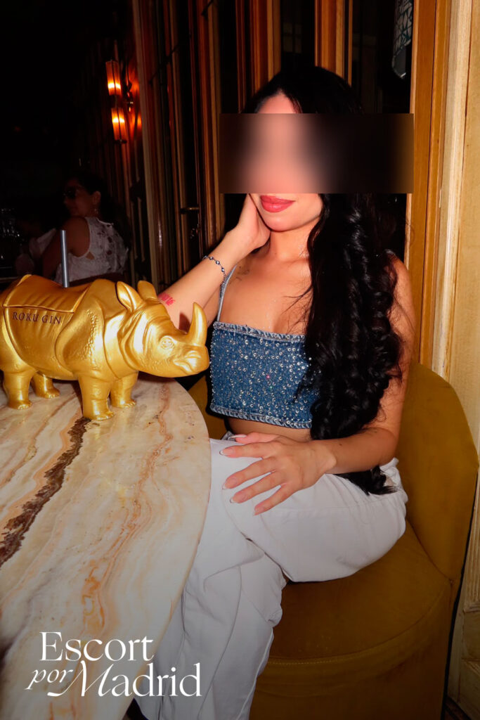 Escort et mannequin. Jeunesse et beauté. Fátima