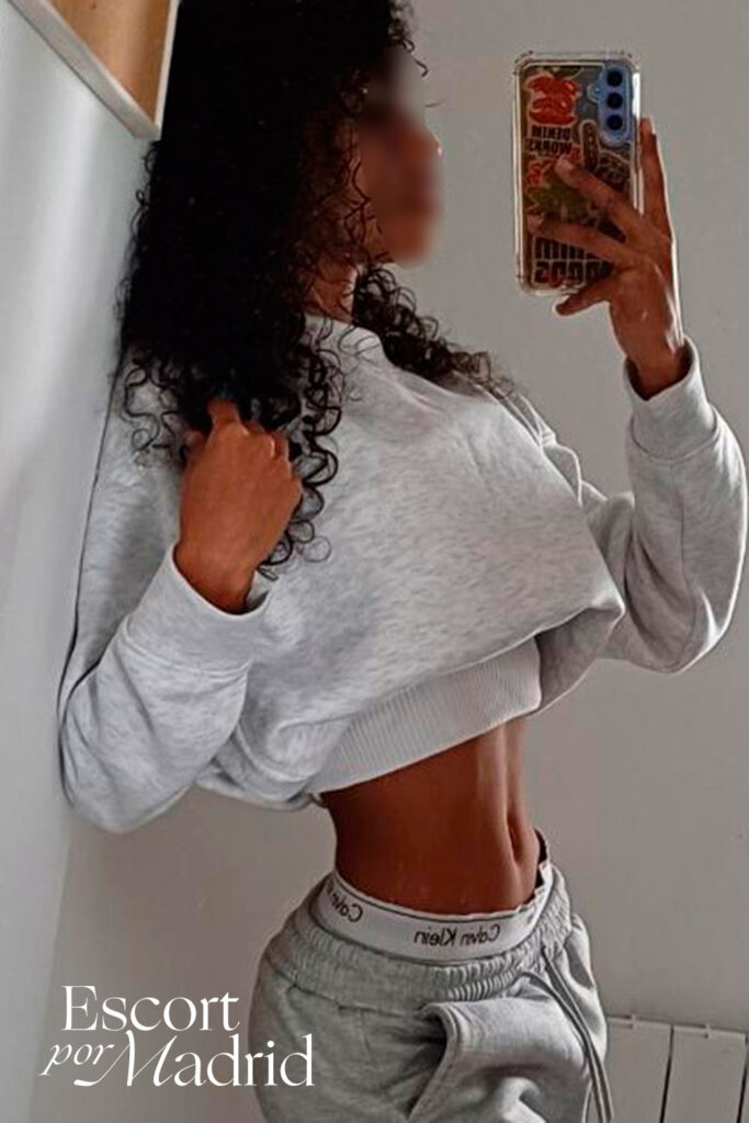 Escort mulata joven y muy simpática. Alejandra