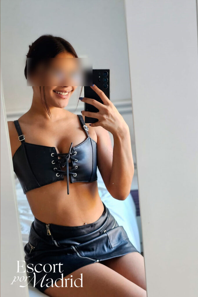 Siempre con una sonrisa en sus labios. Escort Ámbar
