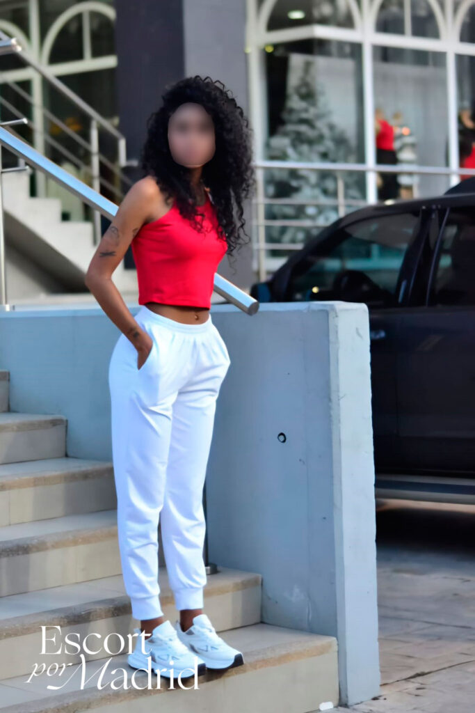 Joven morena piel mulata preciosa. Alejandra