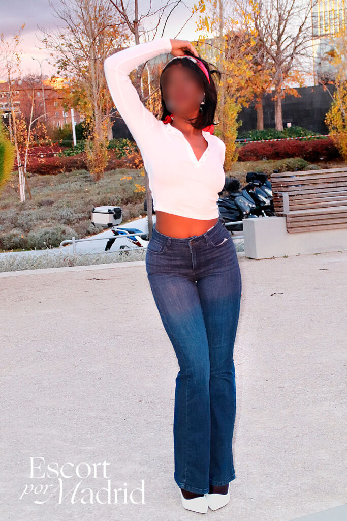 Escort negra de 23 añois. Ébano
