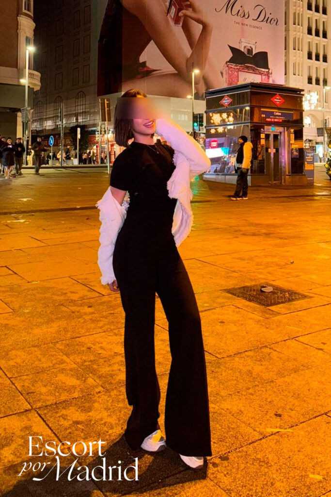 Una joven esbelta con un piso privado para sus encuentros. Anabela